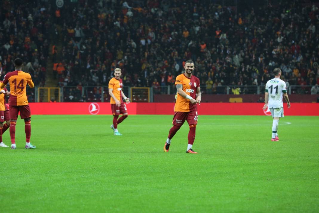 Galatasaray Konyaspor karşısında 3 golle güldü. Yarıştan kopmadı. Maçtan renkli görüntüler 49